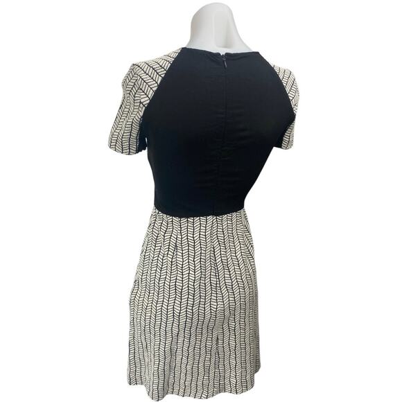 Zara Women's White Black Short Sleeve Abstract A Line Mini Skater Dress Size XS - Picture 3 of 4